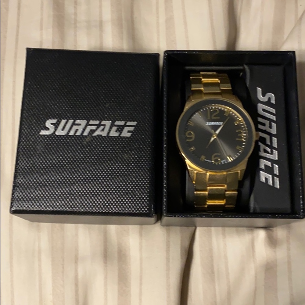 Surface watch - Picture 2 of 2